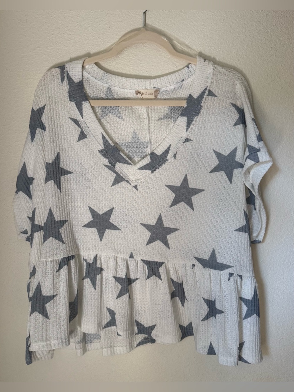 Altar’d State White Star Print V-Neck Peplum Waffle Knit Top | Size Large